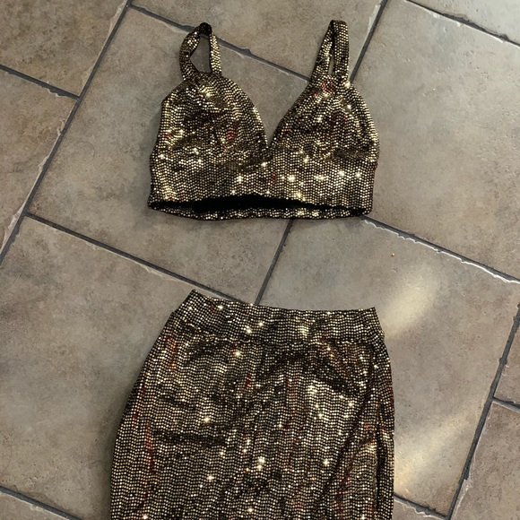 Good sequence crop top and mini skirt - Picture 2 of 3